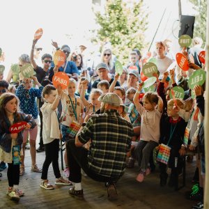 Kinderen doen mee aan een feit of fabel quiz