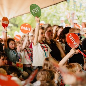 Kinderen doen mee aan een feit of fabel quiz