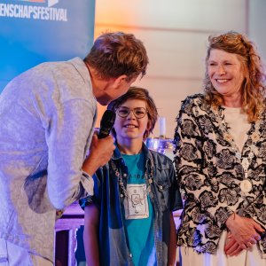 Klaas van Kruistem interviewt de kinderburgermeester van Enkhuizen